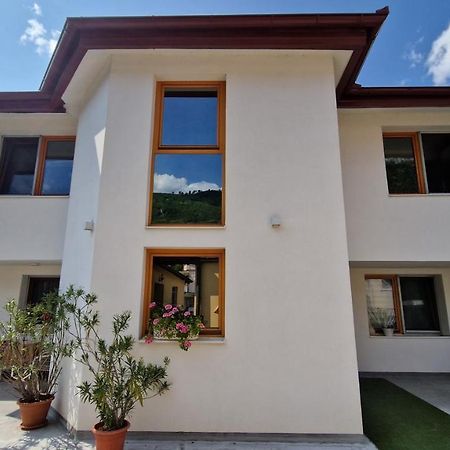Guesthouse Rose ซาราเยโว ภายนอก รูปภาพ