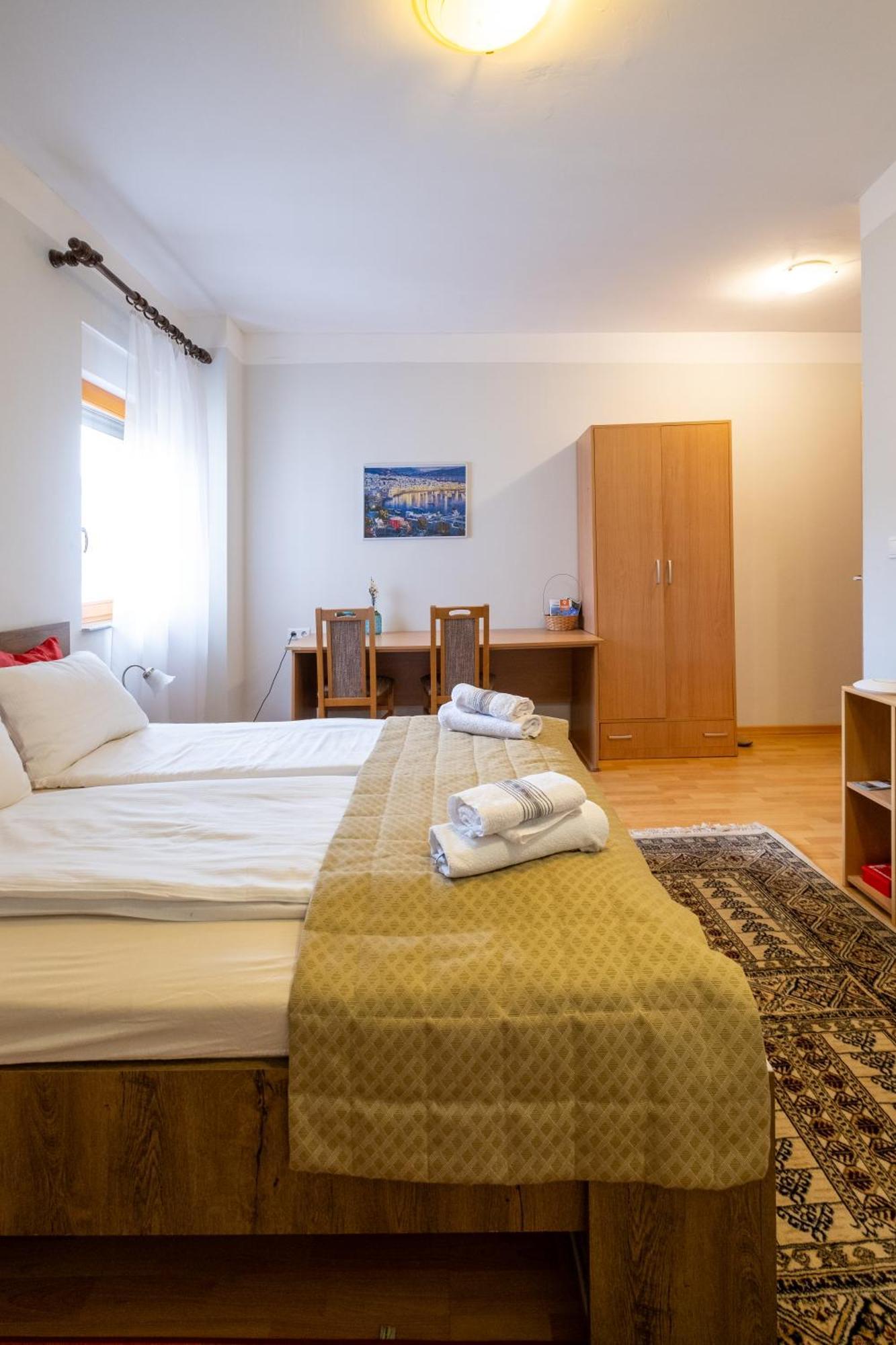 Guesthouse Rose ซาราเยโว ภายนอก รูปภาพ