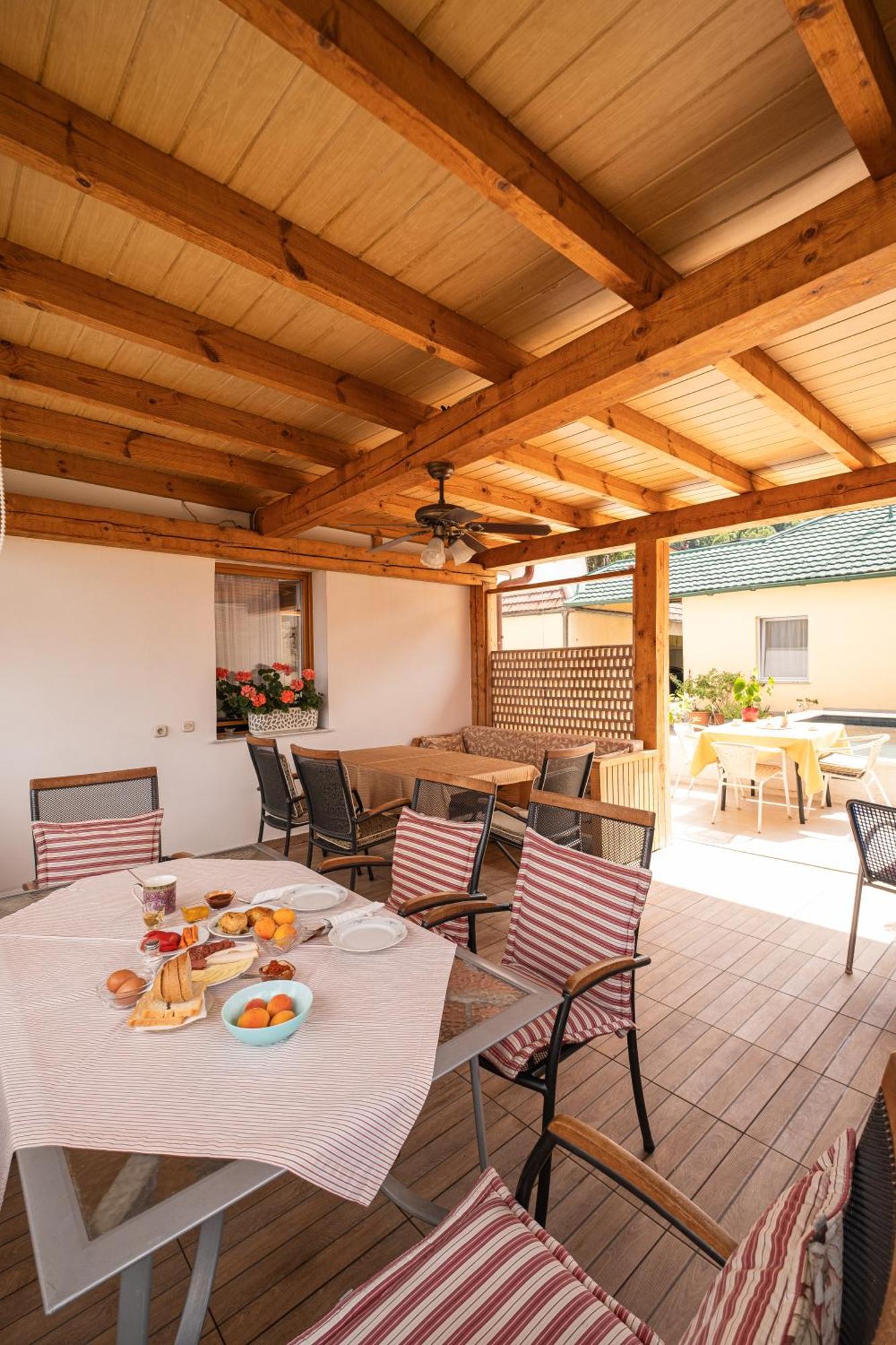 Guesthouse Rose ซาราเยโว ภายนอก รูปภาพ