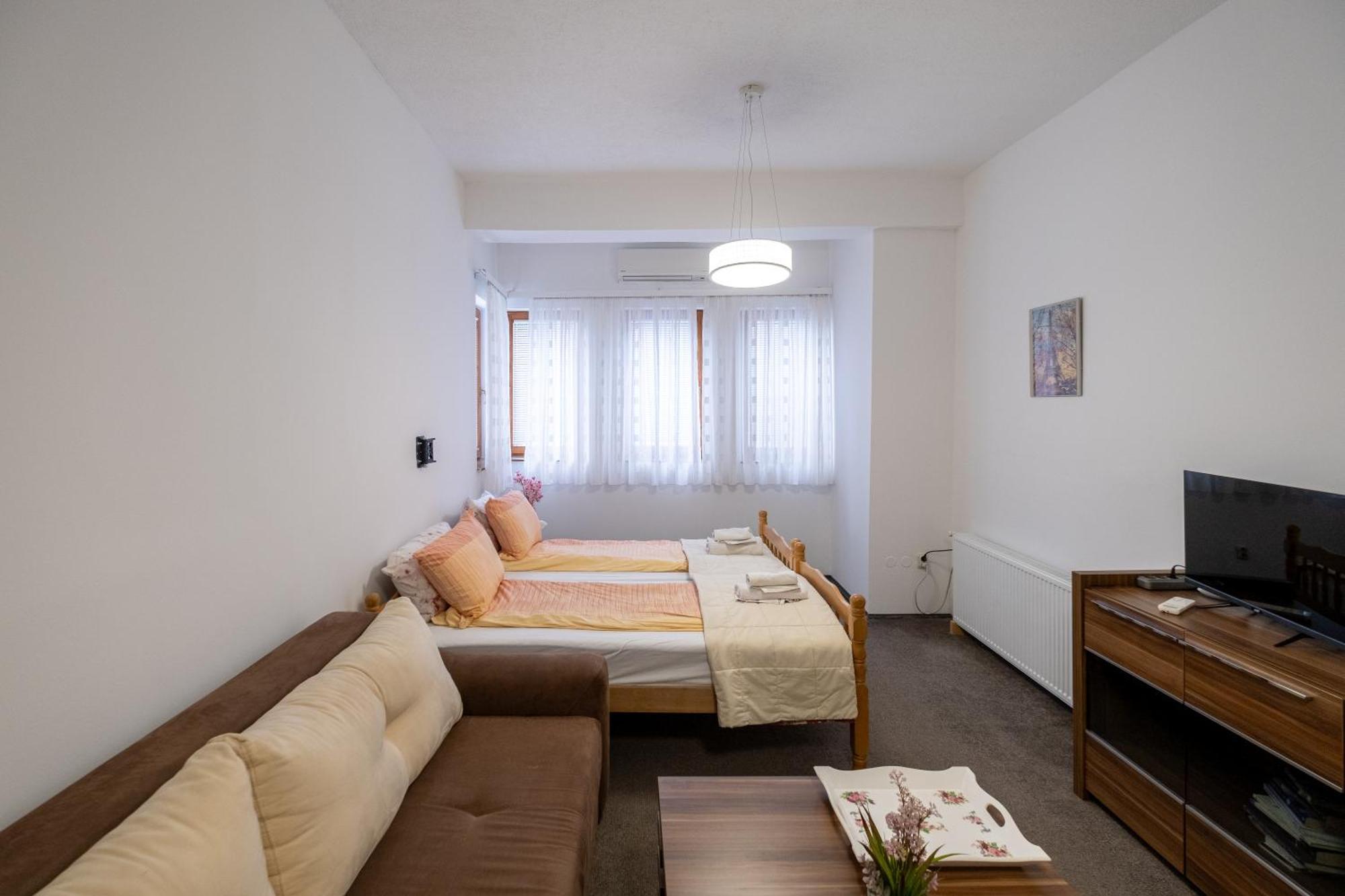 Guesthouse Rose ซาราเยโว ภายนอก รูปภาพ