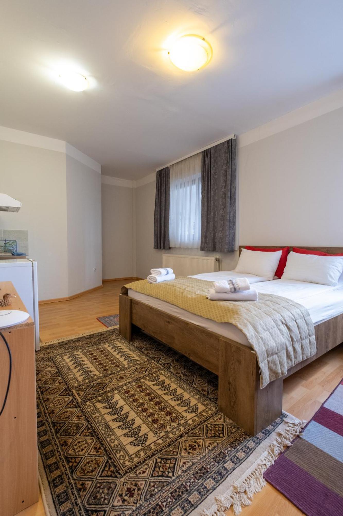 Guesthouse Rose ซาราเยโว ภายนอก รูปภาพ