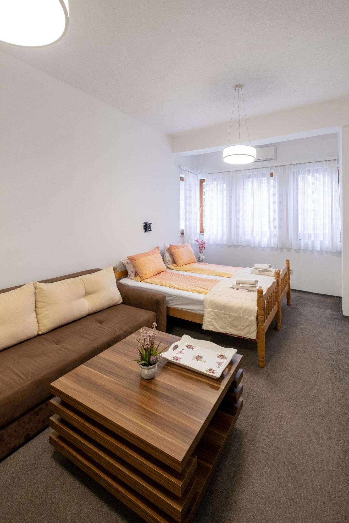 Guesthouse Rose ซาราเยโว ภายนอก รูปภาพ
