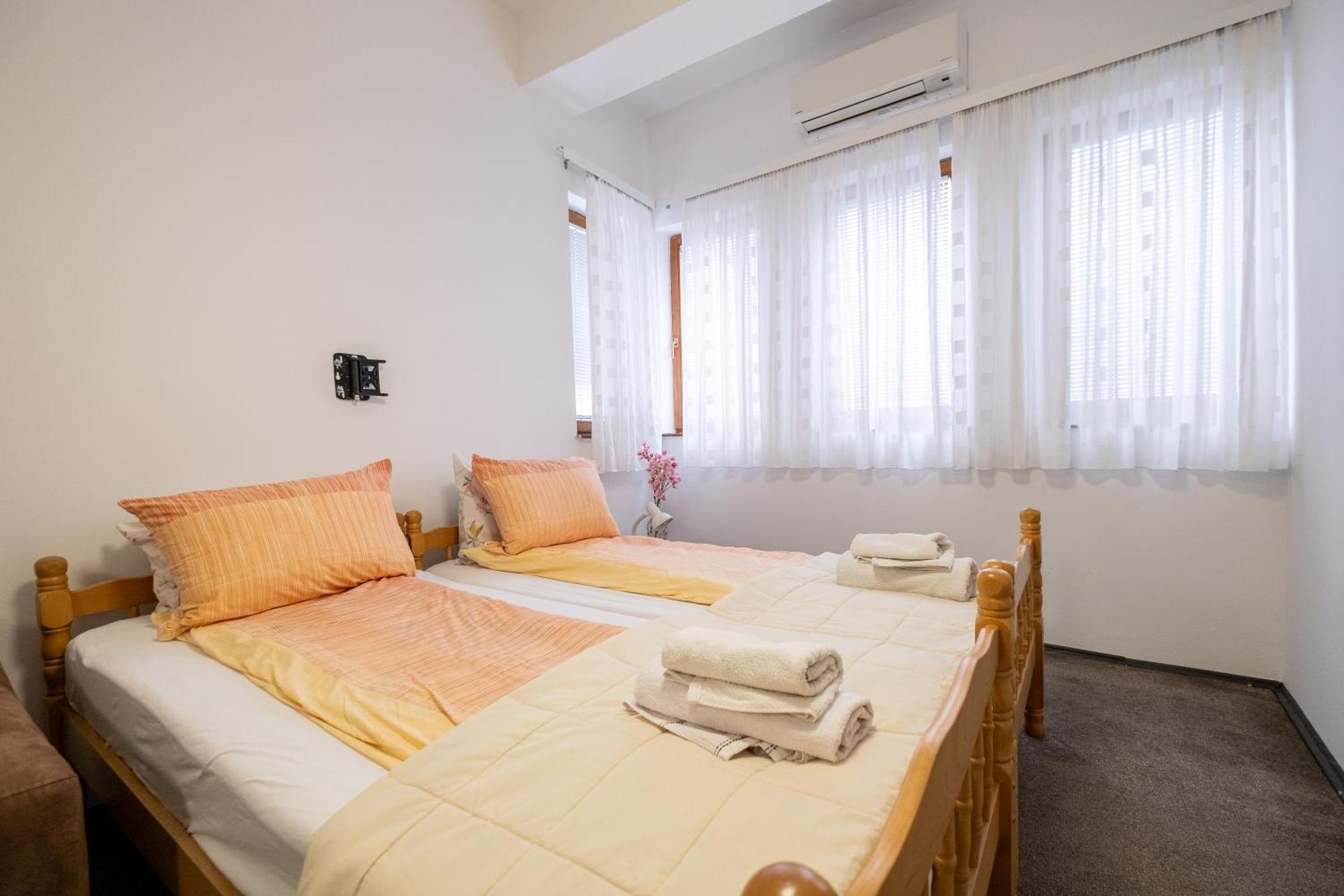 Guesthouse Rose ซาราเยโว ภายนอก รูปภาพ