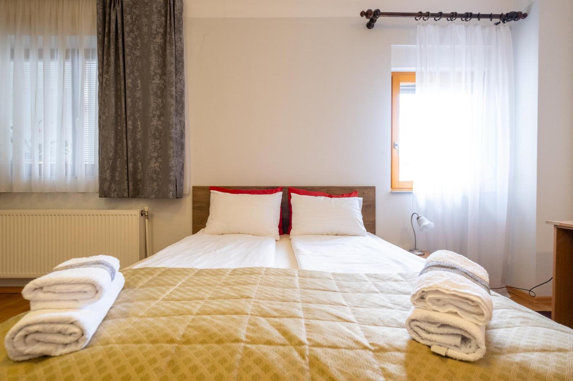 Guesthouse Rose ซาราเยโว ภายนอก รูปภาพ