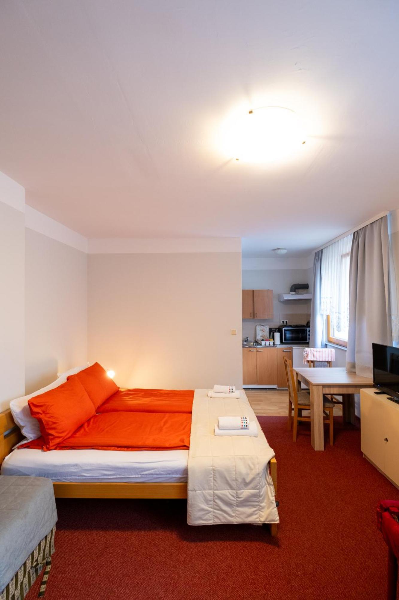 Guesthouse Rose ซาราเยโว ภายนอก รูปภาพ
