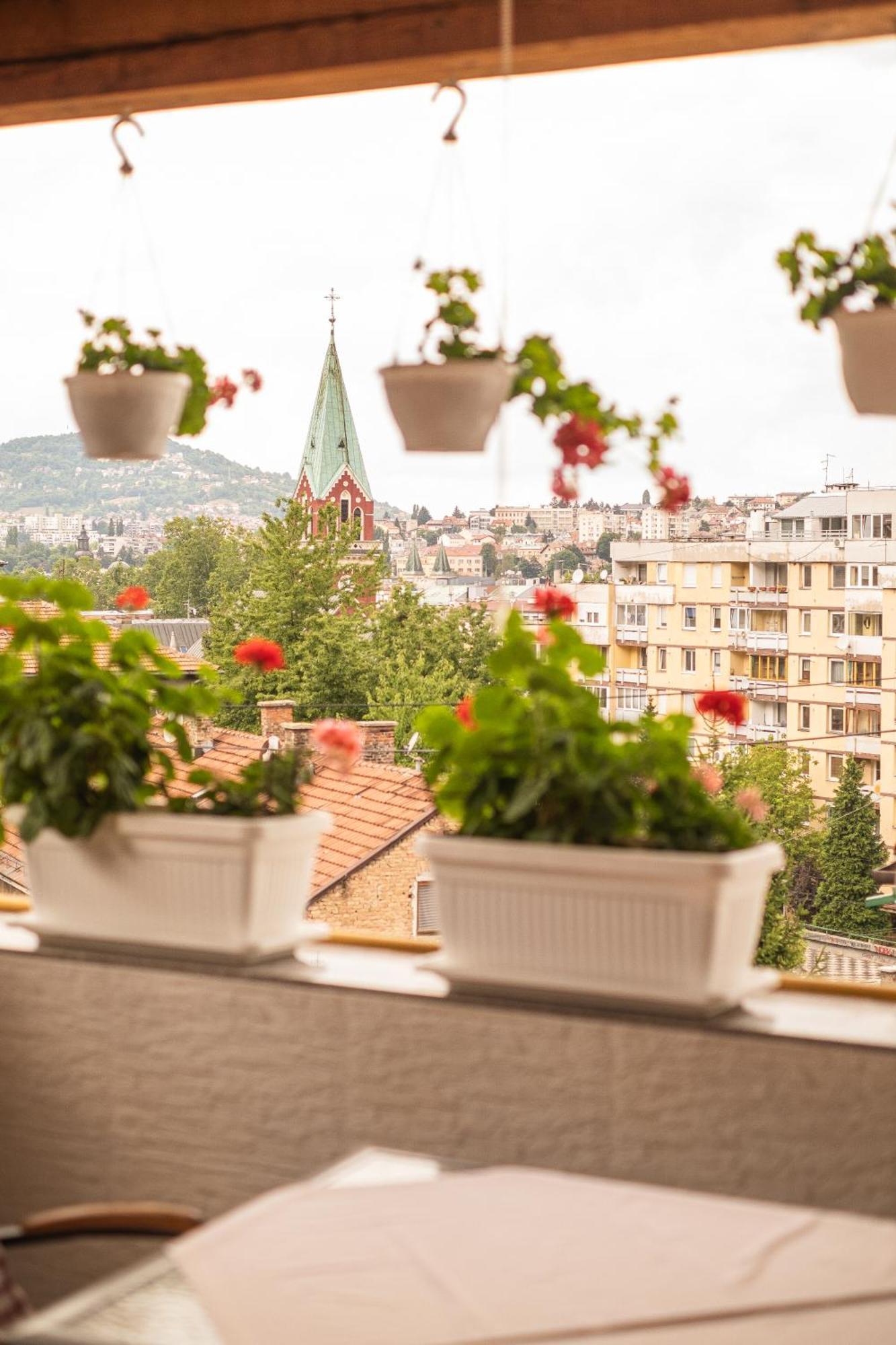 Guesthouse Rose ซาราเยโว ภายนอก รูปภาพ