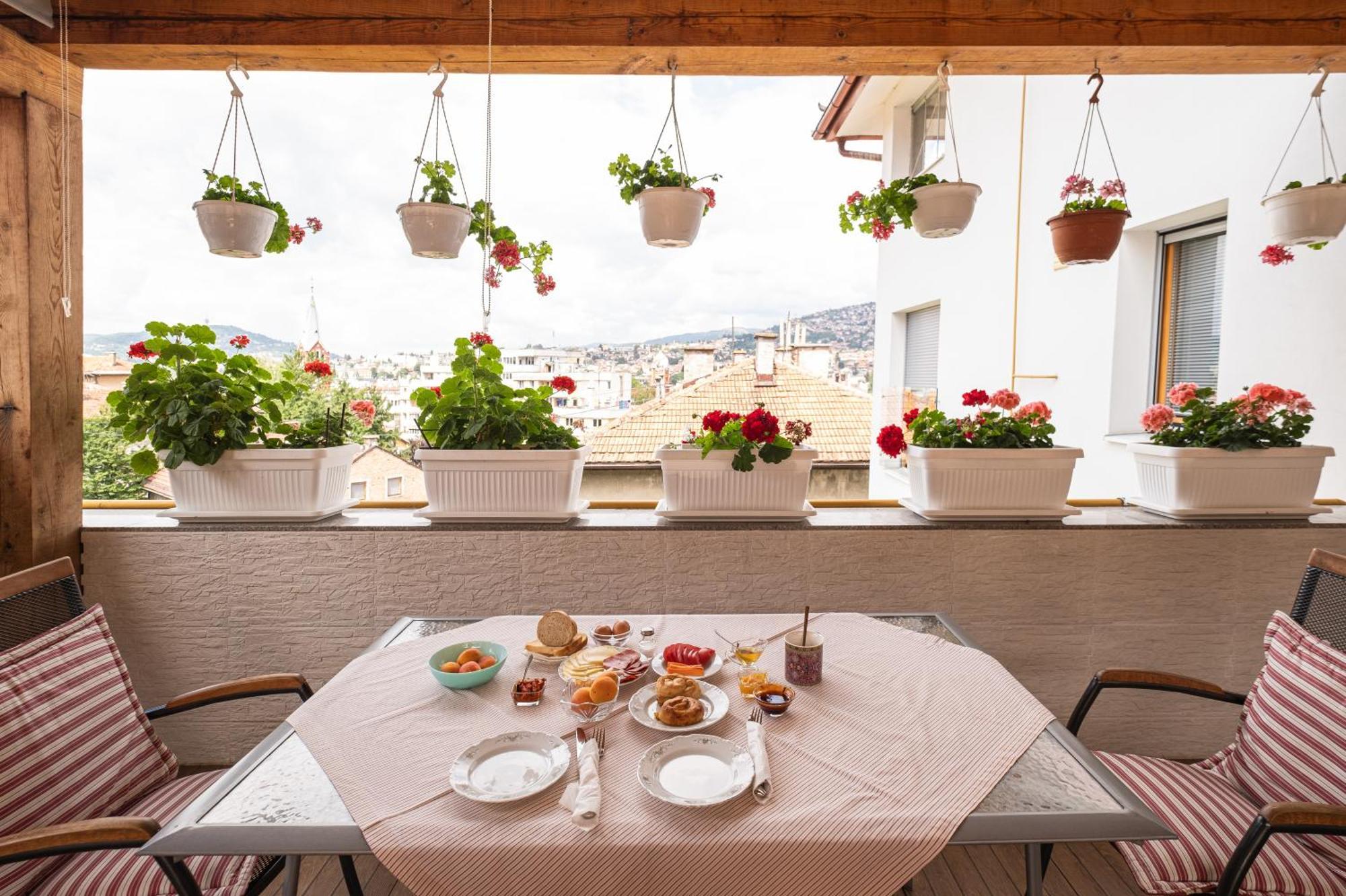 Guesthouse Rose ซาราเยโว ภายนอก รูปภาพ
