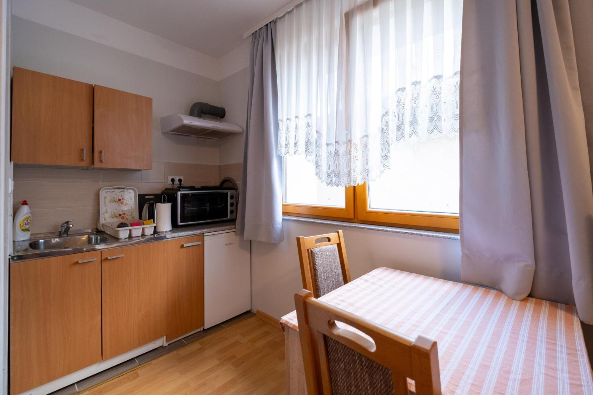 Guesthouse Rose ซาราเยโว ภายนอก รูปภาพ