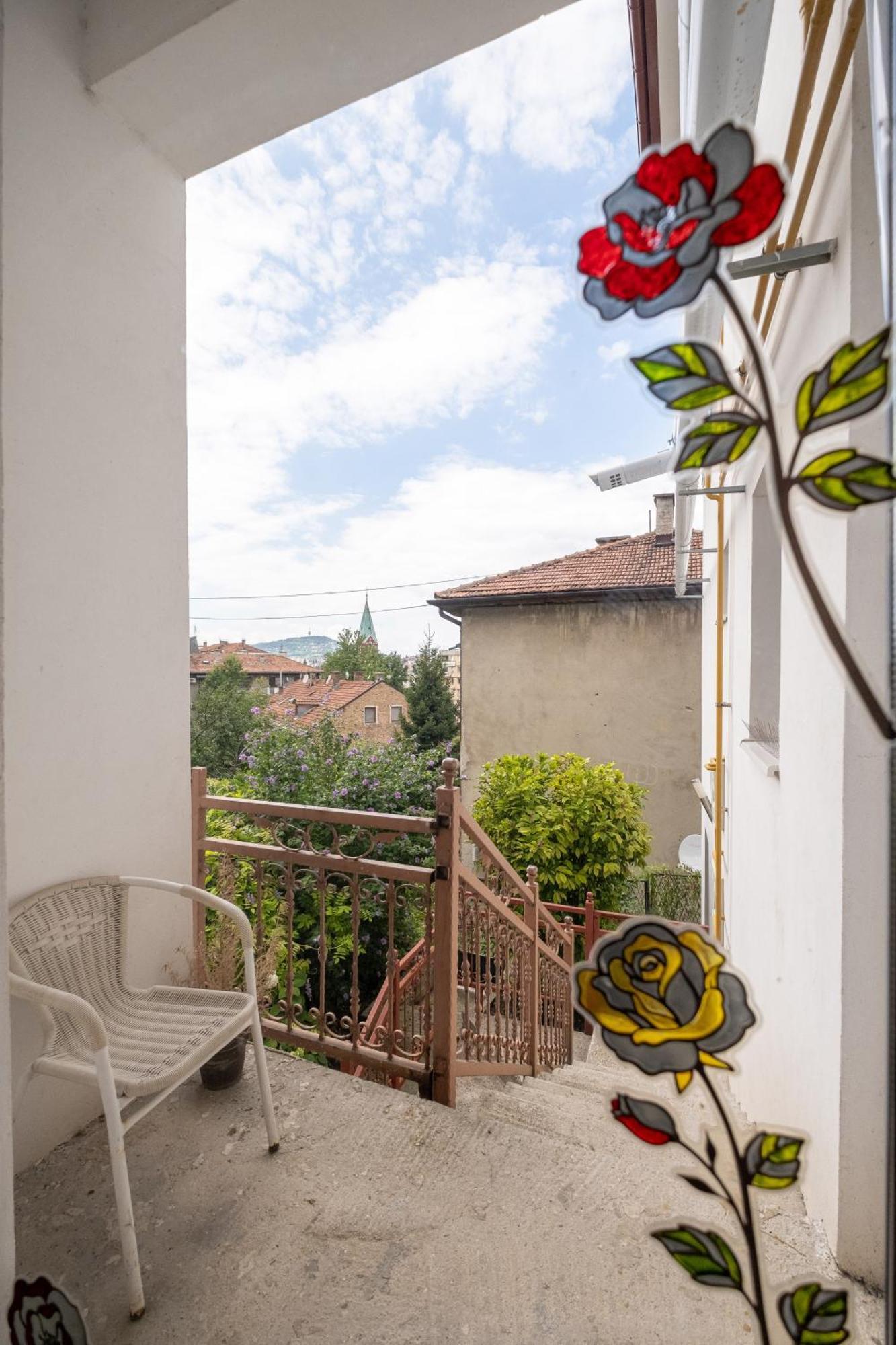 Guesthouse Rose ซาราเยโว ภายนอก รูปภาพ